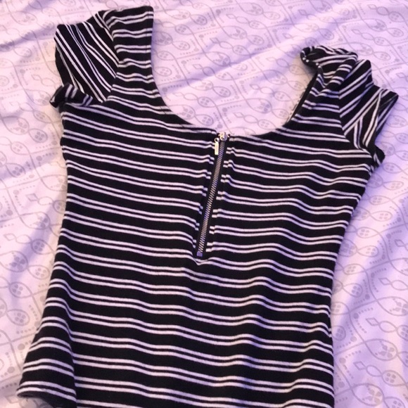 Guess Off the shoulder bodysuit - Picture 2 of 3